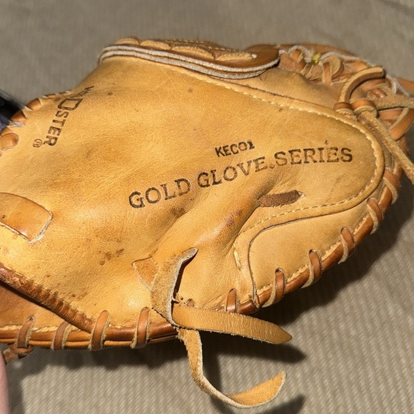 Vintage Rawlings catchers mitt heart of the hide - Picture 2 of 5